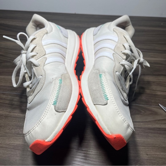 Adidas Womens Retrorun EH1858 White Casual Shoes Sneakers Size  11 - Picture 4 of 9